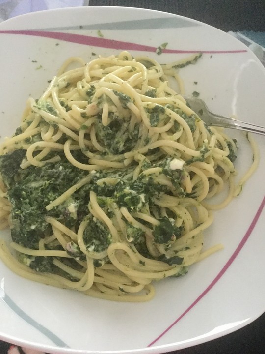 Spaghetti mit Spinat - Feta - Knobi - Soße von funny66 | Chefkoch