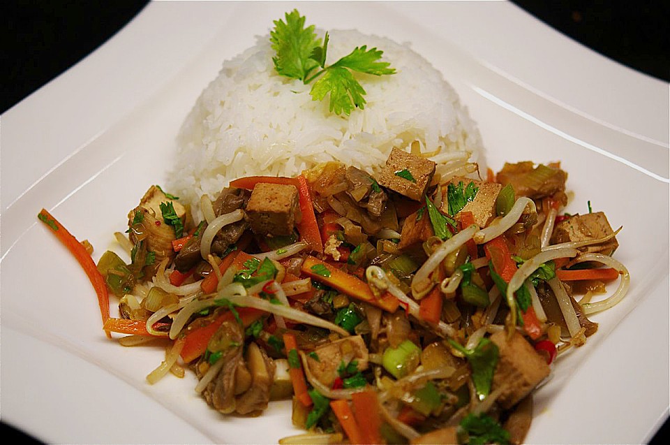 Asiatisches Wok-Gemüse mit Tofu von katzemurna | Chefkoch Asiatisches Wok-Gemüse mit Tofu von katzemurna | Chefkoch