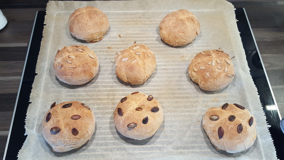 Kürbiskernbrötchen mit Sauerteig von rolf-marlies | Chefkoch