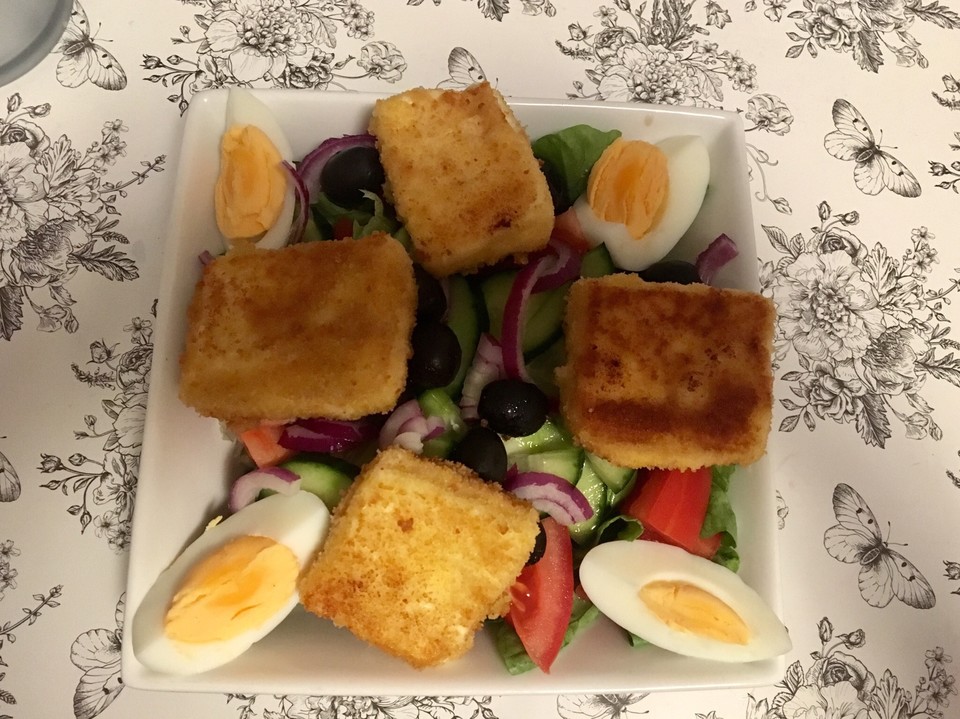 Gebratener Schafskäse auf griechischem Salat von Flotte Lotte | Chefkoch Gebratener Schafskäse auf griechischem Salat von Flotte Lotte | Chefkoch
