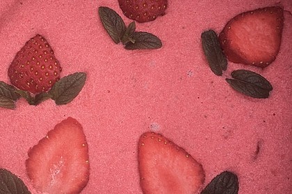 Erdbeer - Halbgefrorenes (Bild)