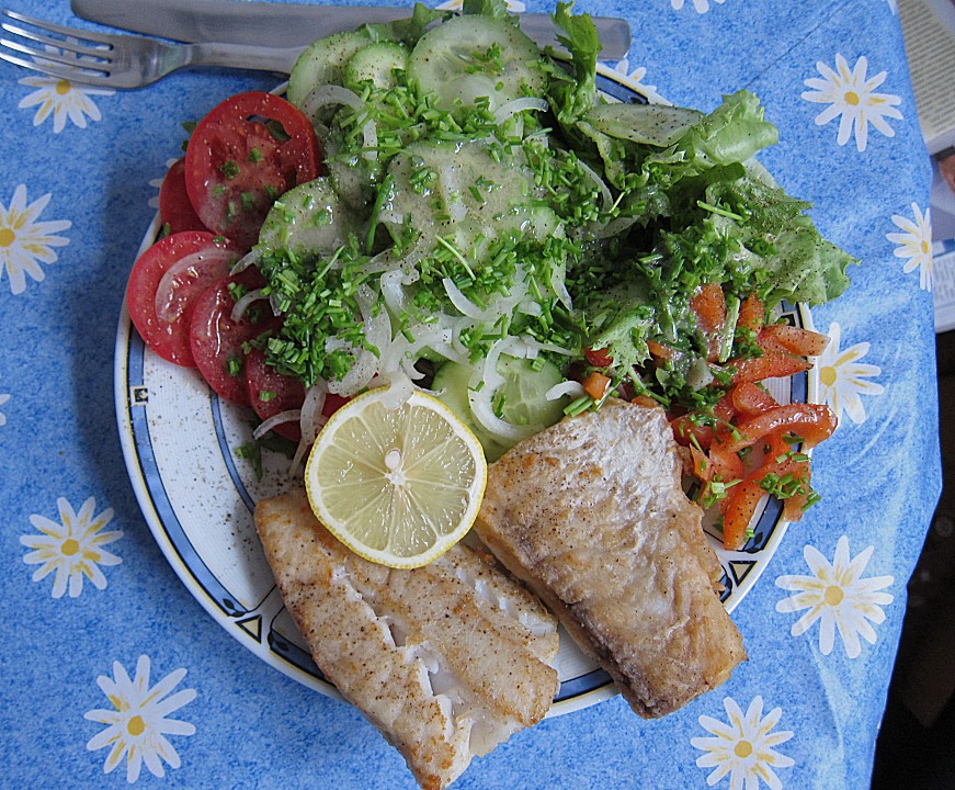 Salat mit gebratenem Fisch - Ein schmackhaftes Rezept | Chefkoch