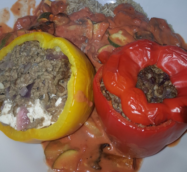 Gefüllte Paprika mit Hackfleisch, Feta und Zucchini von Sassi83 | Chefkoch