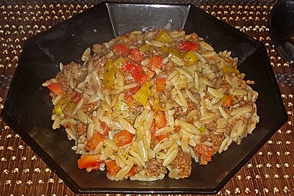 Kritharaki-Salat mit Hackfleisch (Bild)