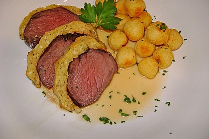 Rinderfilet mit Macadamiakruste und Sherrysoße (Bild)