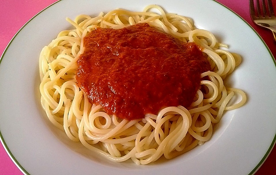 Spaghetti mit Tomatensoße - Ein schönes Rezept | Chefkoch