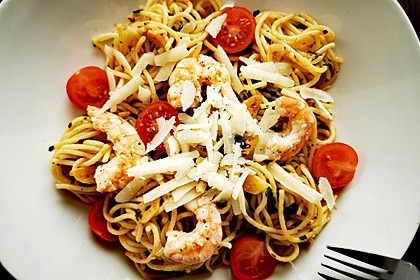 Spaghetti aglio e olio mit Knoblauchgarnelen (Bild)