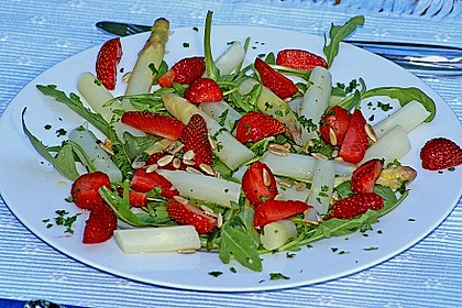 Spargel-Erdbeersalat (Bild)