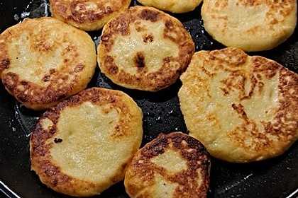 Kartoffelplätzchen mit Apfelmus (Bild)