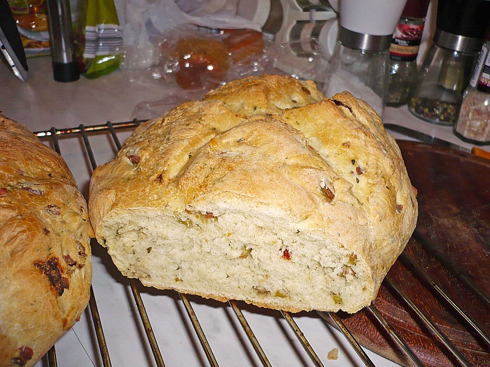 Brot mit Oliven und getrockneten Tomaten von Pumpkin-Pie | Chefkoch