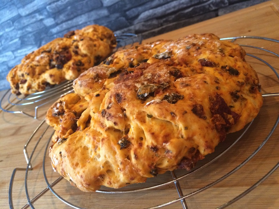 Brot mit Oliven und getrockneten Tomaten von Pumpkin-Pie | Chefkoch