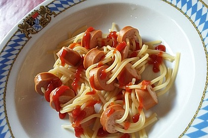 Spaghetti mit Wiener Würstchen (Bild)