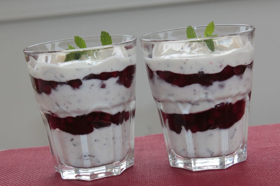 Stracciatella - Joghurt - Dessert von Knovi08 | Chefkoch