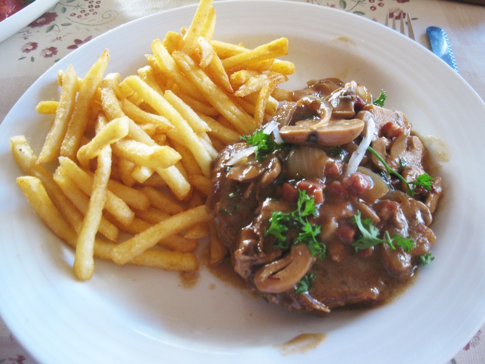 Jägerschnitzel mit Champignons und Kartoffeln von lucy2208 | Chefkoch