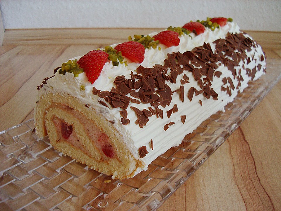 Erdbeer - Sekt - Roulade von ManuGro | Chefkoch