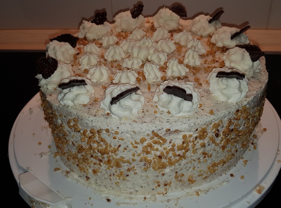Sahne - Nuss -Torte von Chaosmutti | Chefkoch