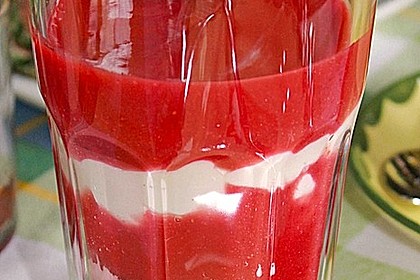 Erdbeeren mit Vanille - Eierlikör - Creme (Bild)