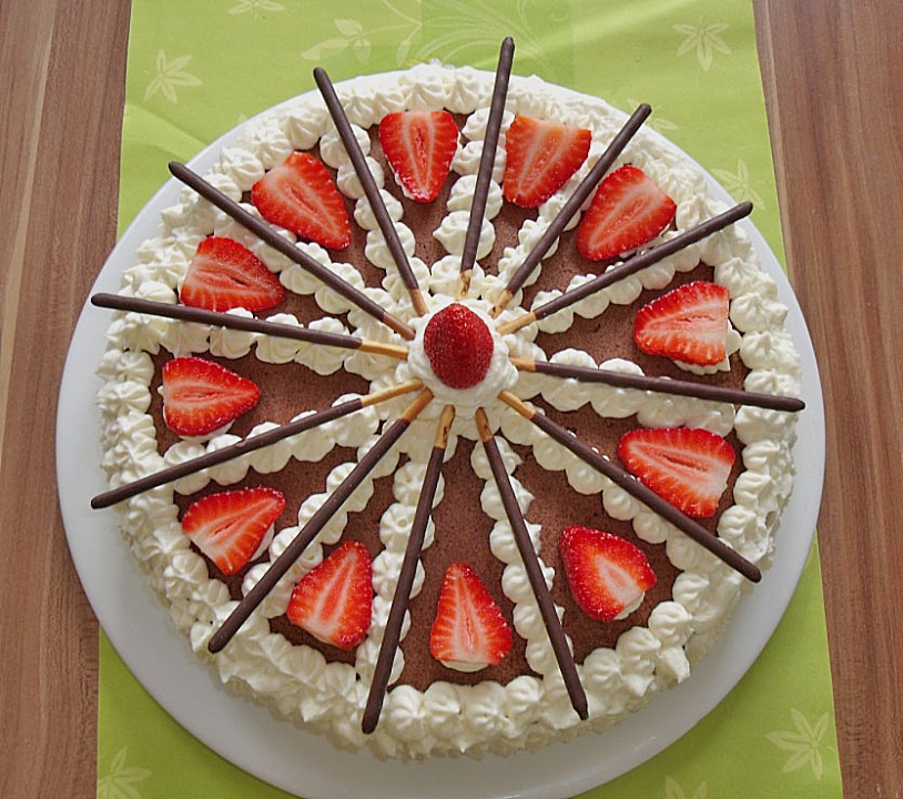 Mikado Erdbeer - Torte mit weißer Schokolade von Manu-Zimbo | Chefkoch.de