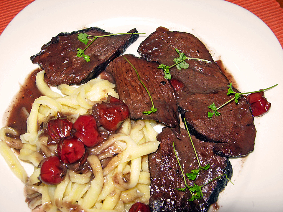 Hirschbraten Im Backofen Mit Oder Ohne Deckel Hirschbraten in Rotwein - Kirschsauce von Aurora | Chefkoch