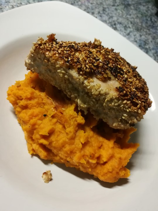 Sesam - Thunfisch mit Süßkartoffelpüree von Tenderoni | Chefkoch