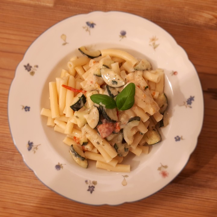 Schnelle Zucchini - Tomaten - Sauce von bergziiiege | Chefkoch Schnelle Zucchini - Tomaten - Sauce von bergziiiege | Chefkoch