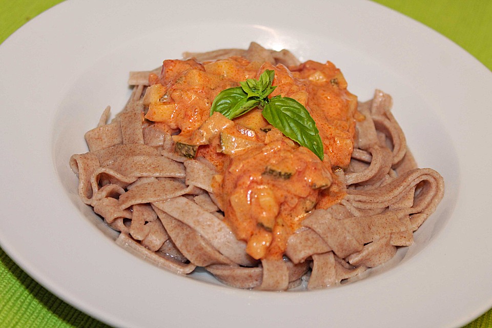Schnelle Zucchini - Tomaten - Sauce von bergziiiege | Chefkoch Schnelle Zucchini - Tomaten - Sauce von bergziiiege | Chefkoch