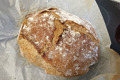 Rustikales Brot im Bräter (Bild)