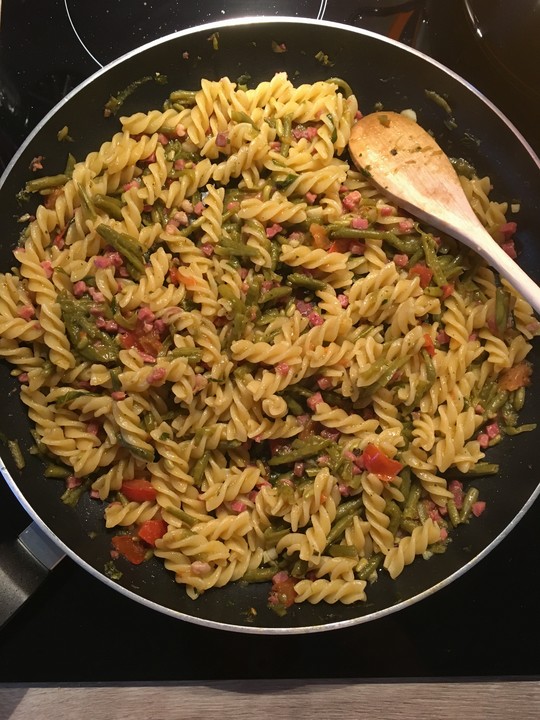 Mediterrane Bohnen - Nudelpfanne von Musikaro | Chefkoch