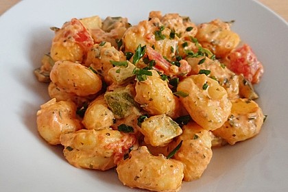 Gnocchi mit Zucchini und frischen Tomaten (Bild)