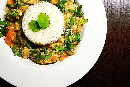 Hähnchen in Erdnusssauce (Bild)
