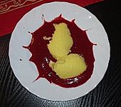 Mango - Mousse mit Himbeersauce (Bild)