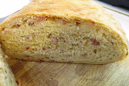 Zwiebel-Käse-Schinken-Brot (Bild)