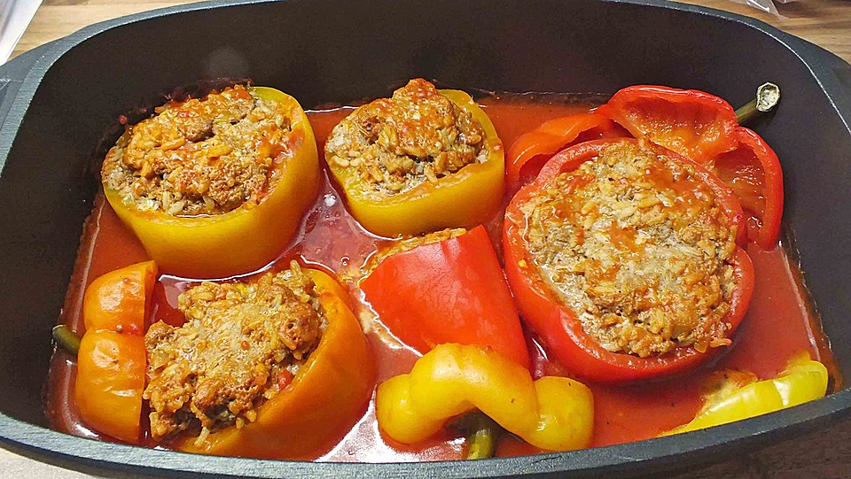 Gefüllte Paprika mit Tomatensauce und Reis von hexe18 | Chefkoch