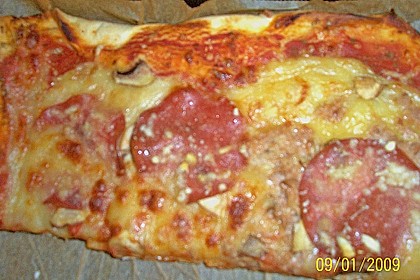 Pizzaboden - dünn und knusprig (Bild)