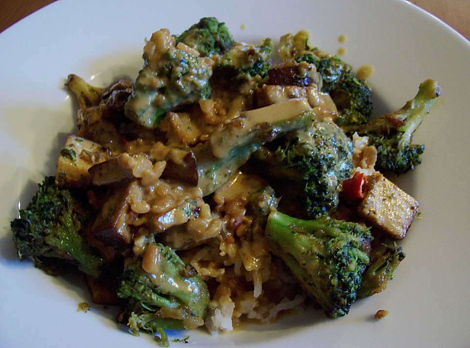 Brokkoli-Tofu-Pfanne mit Erdnusssoße von lmo | Chefkoch