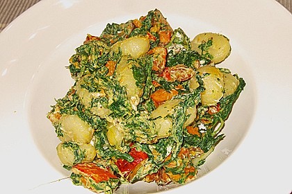 Gnocchi mit Kürbis, Spinat und Ziegenfrischkäse (Bild)