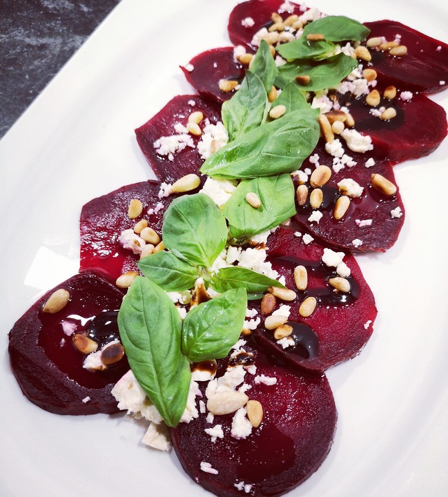Rote Bete Salat mit Schafkäse &amp; Balsamico - Dressing von kipo32 | Chefkoch
