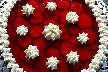 Windbeuteltorte mit Erdbeersahne (Bild)