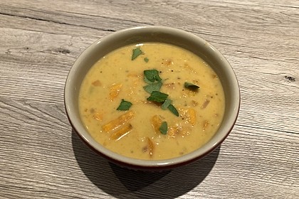 Süßkartoffel-Linsen-Suppe mit Kokosmilch (Bild)