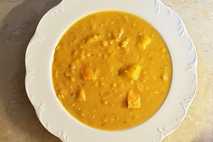Süßkartoffel-Linsen-Suppe mit Kokosmilch (Bild)