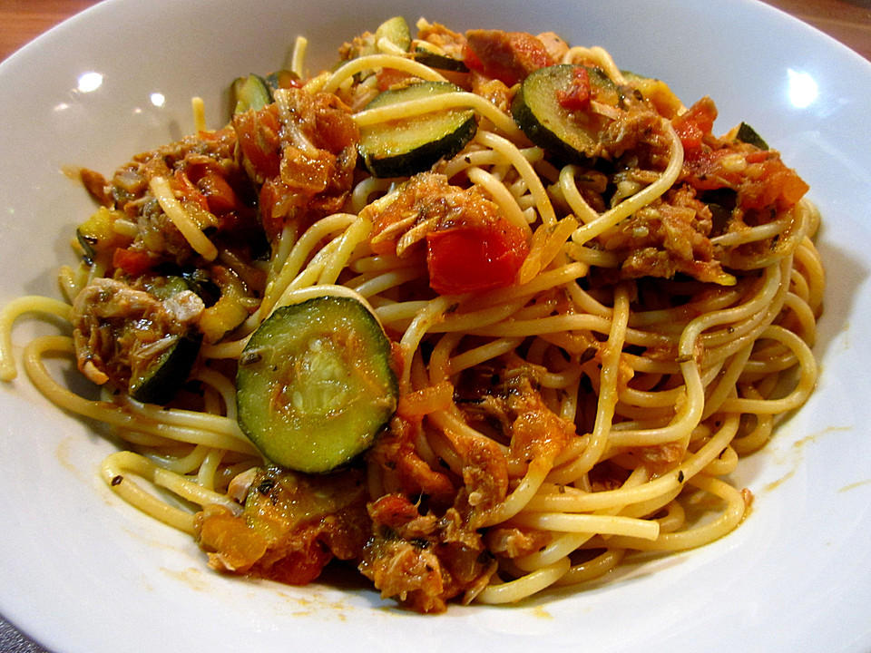 Spaghetti in Zucchini-Thunfisch Sauce von Rocky73 | Chefkoch