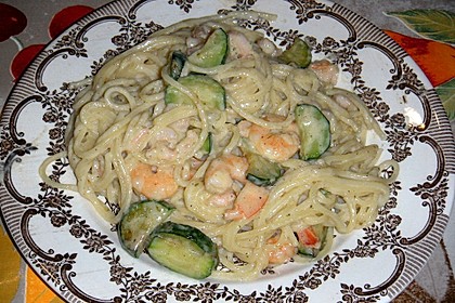 Spaghetti in Zucchini-Shrimps Sahnesauce (Bild)
