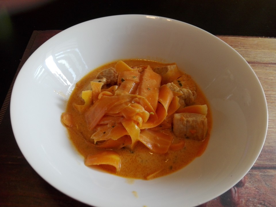 Zucchini-Karotten-Bandnudeln mit Hähnchen und Tomate von isa-baerchen ...