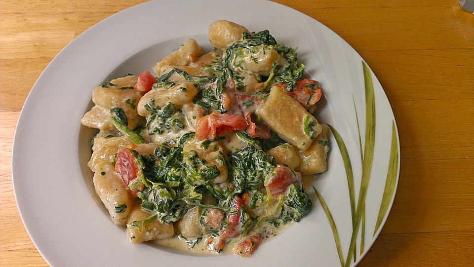 Gnocchi in Spinat-Frischkäse-Soße von Mondblume86 | Chefkoch.de
