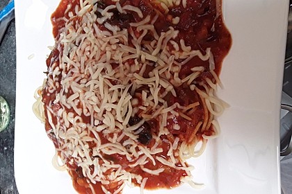 Tomatensoße mit Speck und Zwiebeln (Bild)