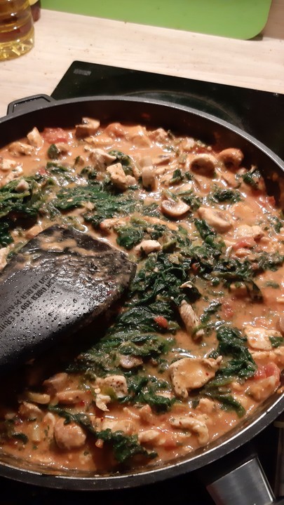 Hähnchen-Erdnuss-Pfanne mit Spinat von TomKaGai | Chefkoch
