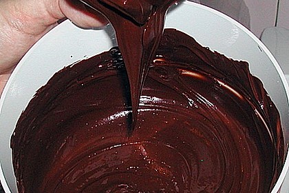 Marquise au chocolat mit crème anglaise (Bild)