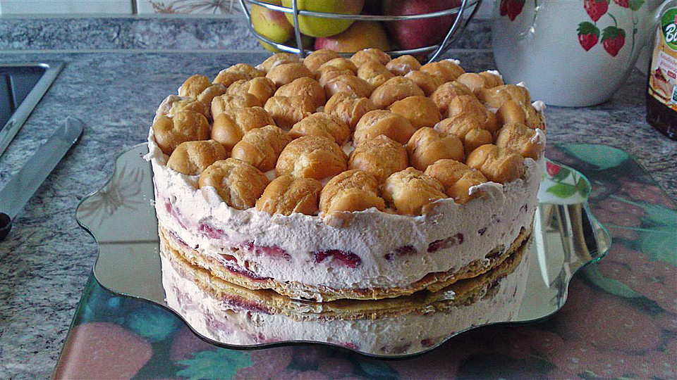 Brandteig-Erdbeer-Sahne-Torte von pudding900 | Chefkoch