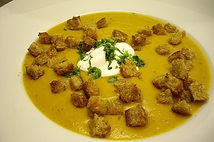 Kartoffel-Kürbis-Suppe mit Croutons (Bild)