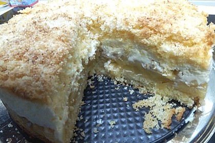 Ananas-Apfel Sahnetorte mit Kokoshaube (Bild)